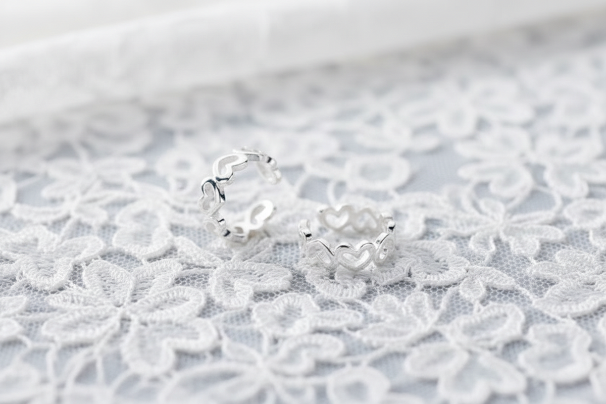 Round earrings with a hollow heart for women and girls