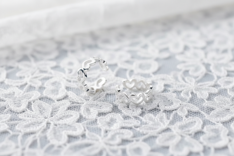 Round earrings with a hollow heart for women and girls