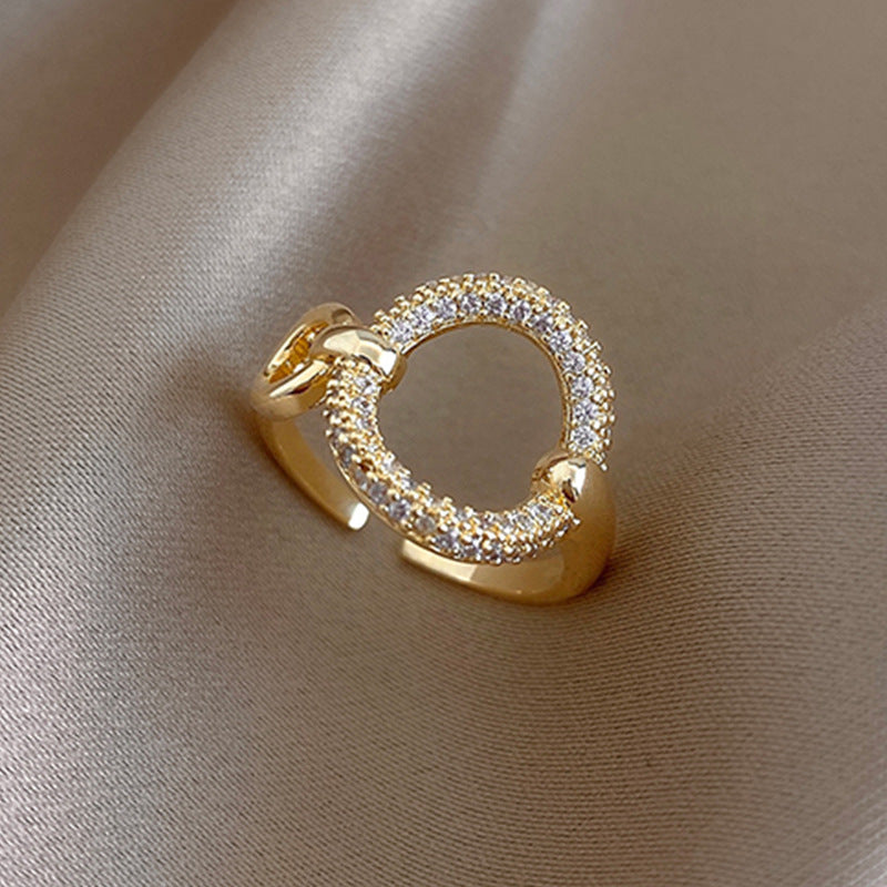 Circle of Elegance — Classic Zircon Ring ○