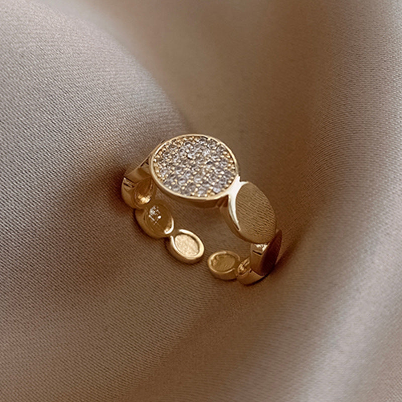 Circle of Elegance — Classic Zircon Ring ○